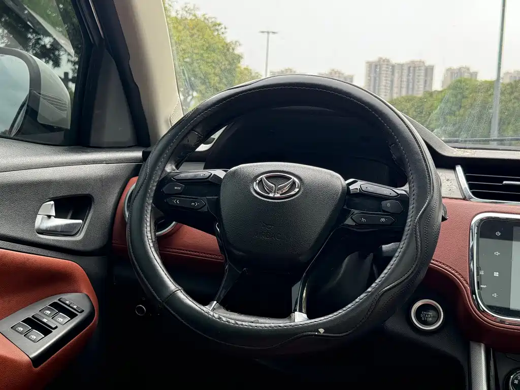 BAIC Huansu S3 2017 — фото 12