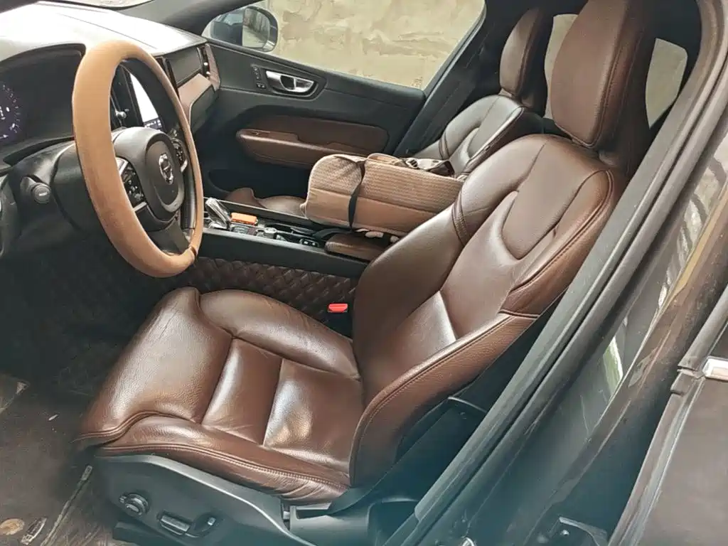 Volvo XC60 2022 — фото 15