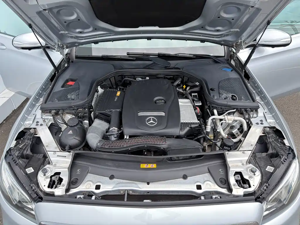 Mercedes-Benz E-Class 2016 — фото 16