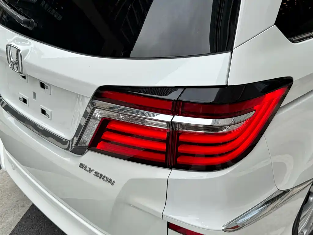 Honda Elysion 2018 — фото 13