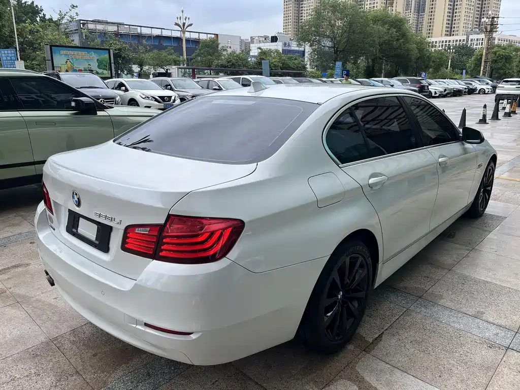 BMW 5 Series 2015 — фото 10