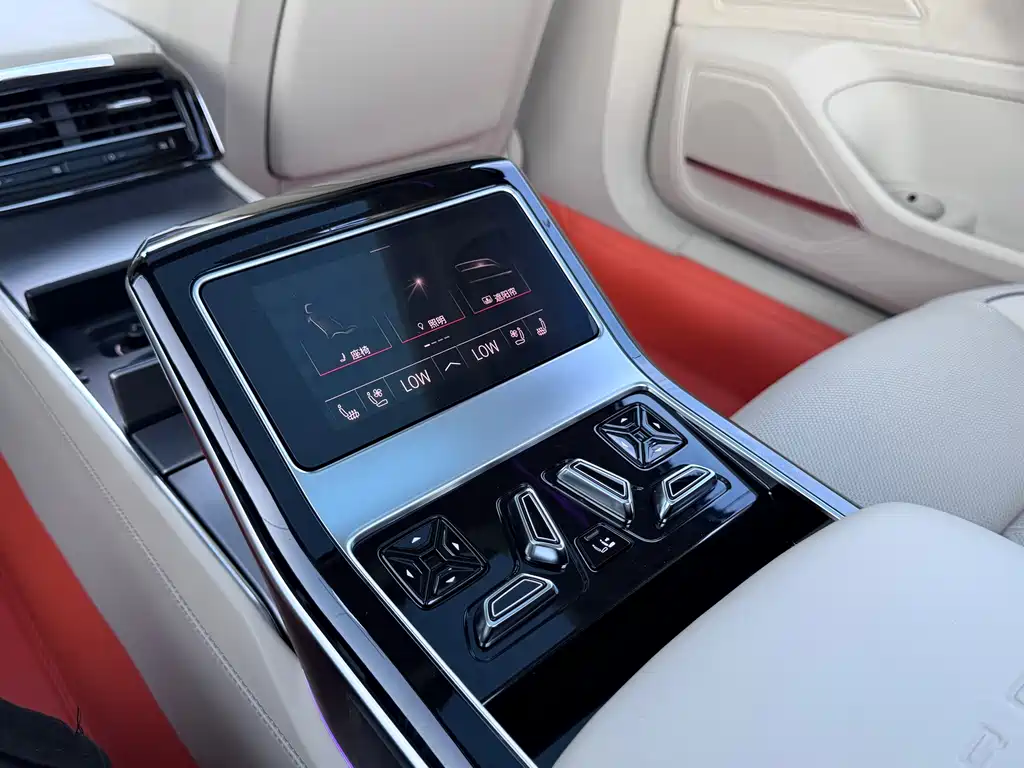 Audi A8 2022 — фото 12
