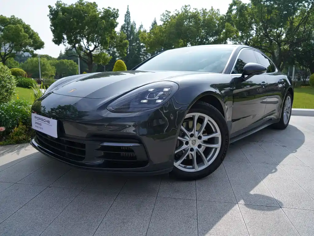 Porsche Panamera 2019 — фото 1