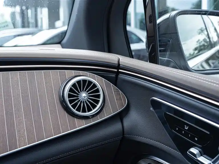 Mercedes-Benz EQE SUV 2025 — фото 11