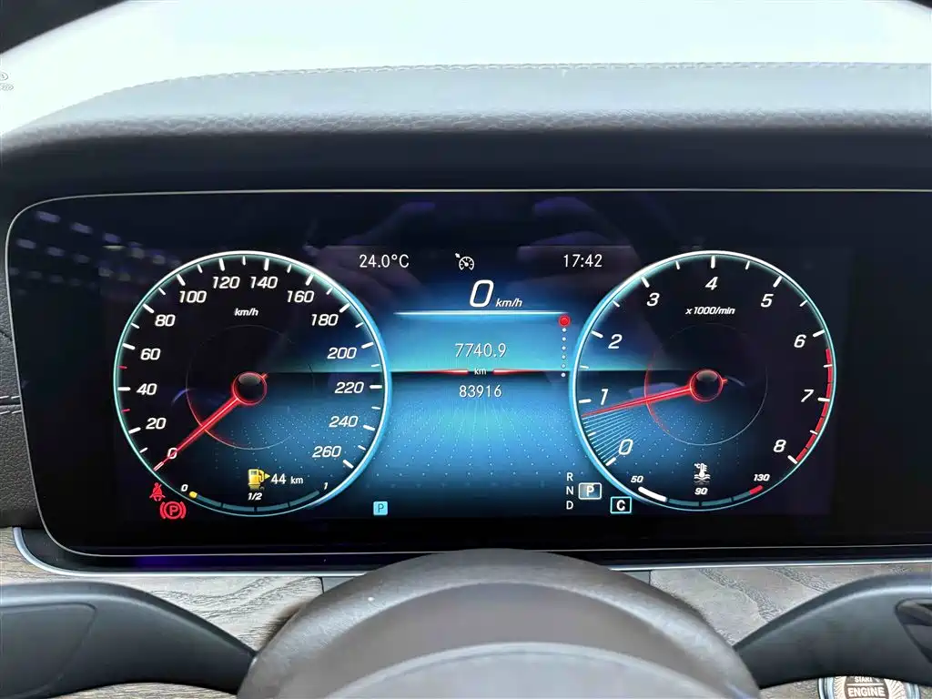 Mercedes-Benz E-Class 2023 — фото 16