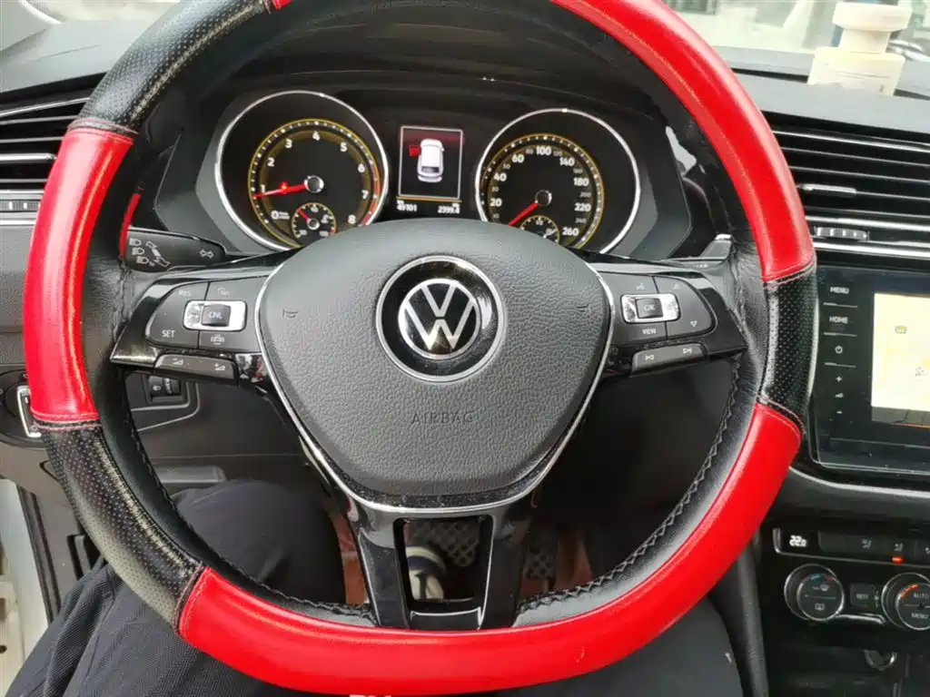 Volkswagen Tiguan L 2021 — фото 11