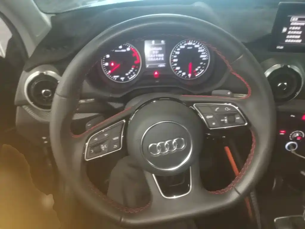 Audi Q2L 2023 — фото 11