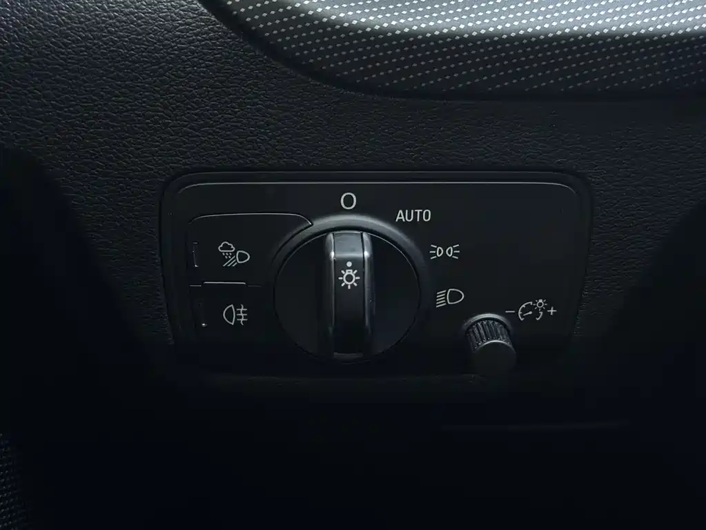 Audi Q2L 2022 — фото 19