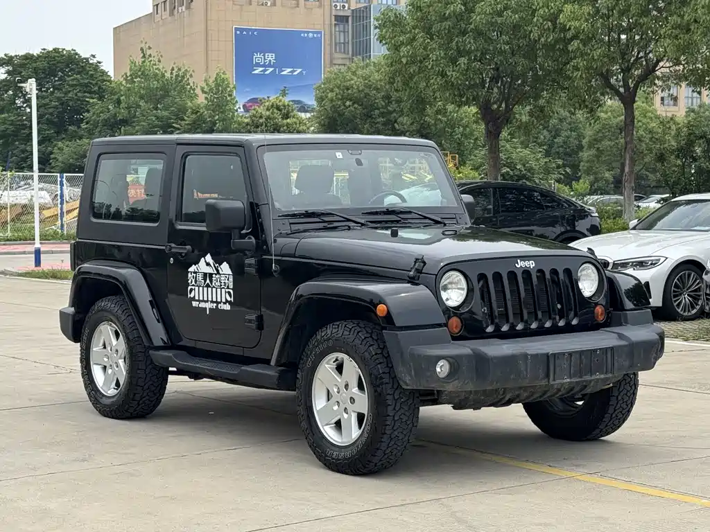 Jeep Wrangler 2010 — фото 6