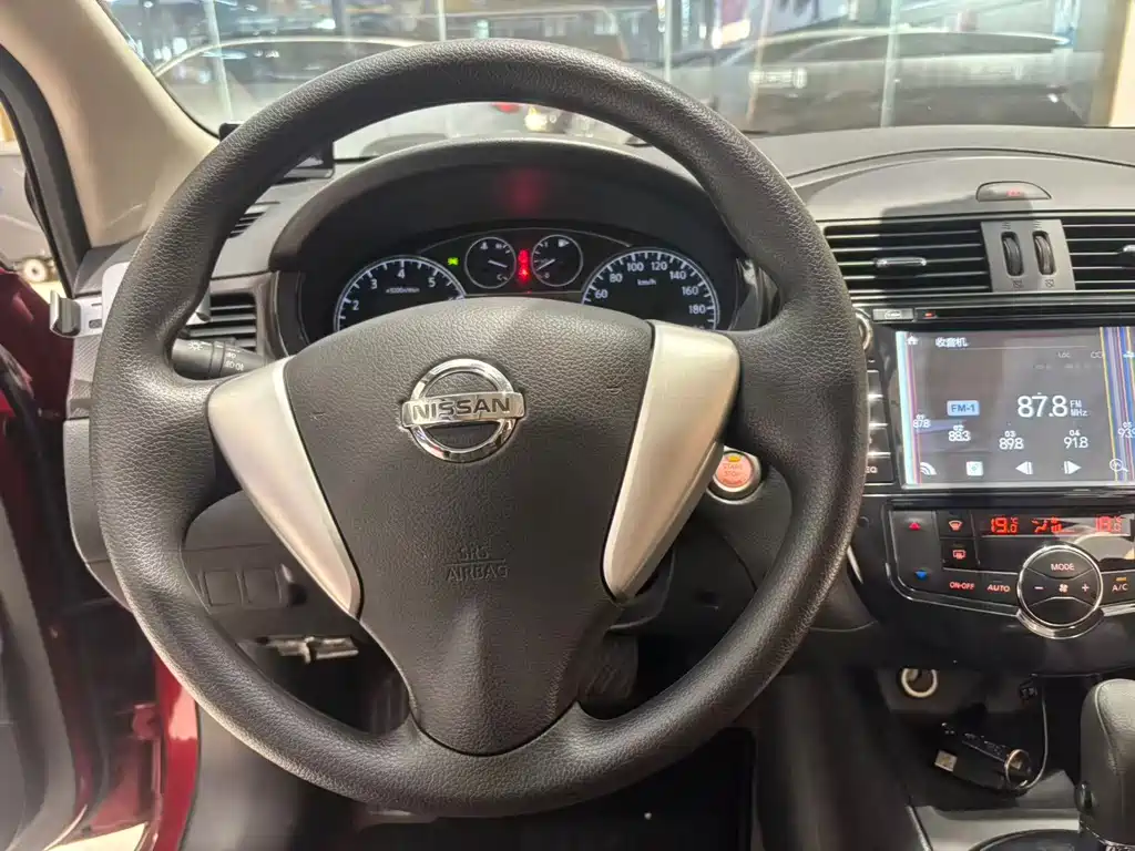 Nissan Tiida 2014 — фото 14