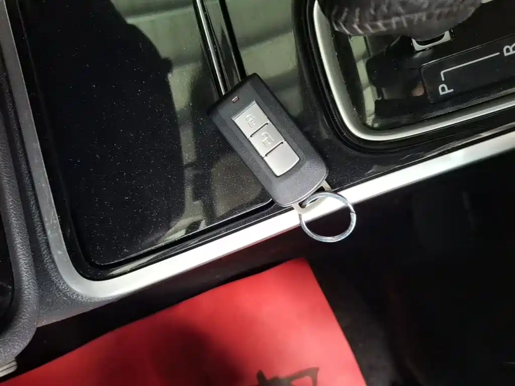 Mitsubishi Outlander 2018 — фото 17