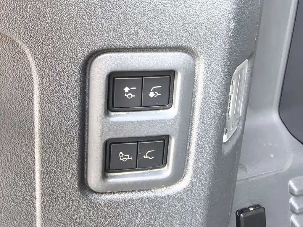 Land Rover Defender 2021 — фото 15