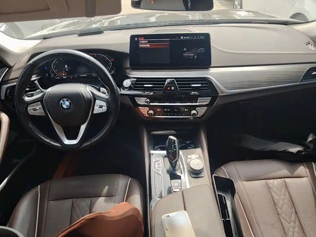 BMW 5 Series 2020 — фото 10
