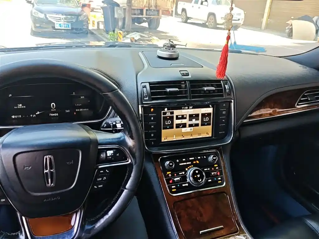 Lincoln Continental 2018 — фото 10