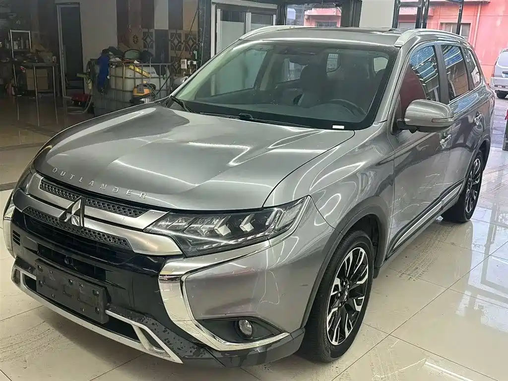Mitsubishi Outlander 2019 — фото 1