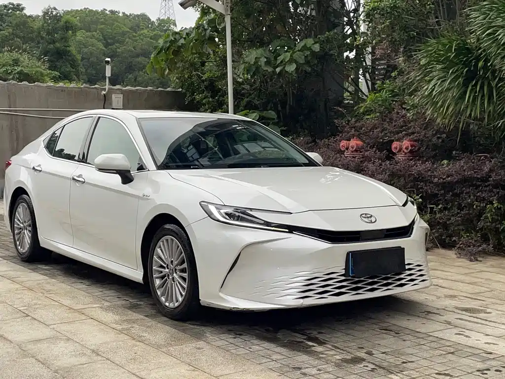 Toyota Camry 2024 — фото 5