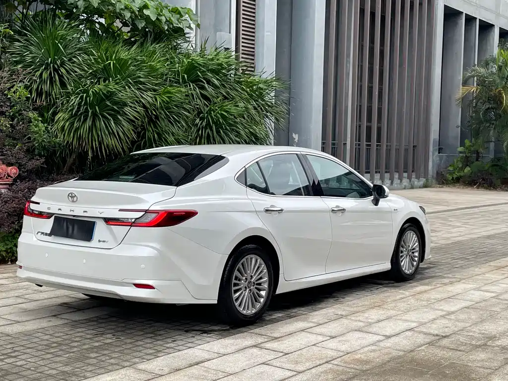 Toyota Camry 2024 — фото 6
