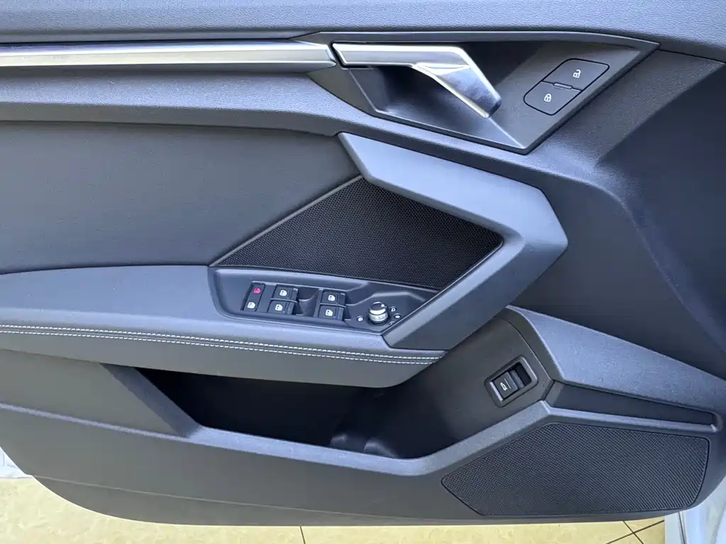 Audi A3 2023 — фото 15
