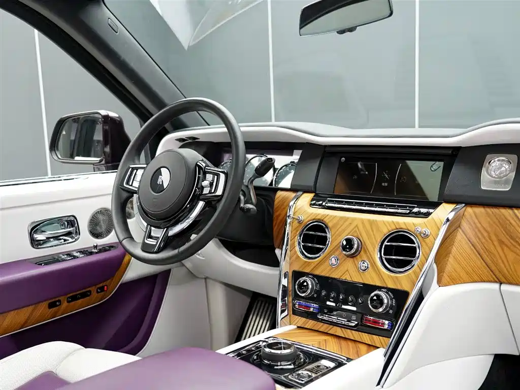 Rolls-Royce Cullinan 2019 — фото 19