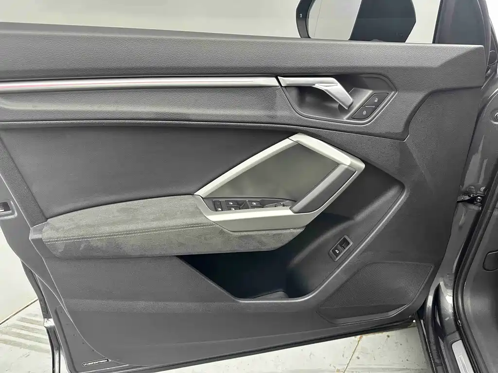 Audi Q3 2023 — фото 10