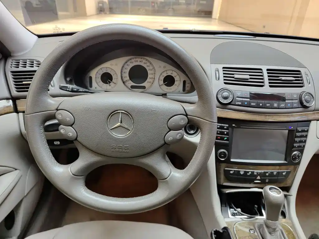 Mercedes-Benz E-Class 2008 — фото 15