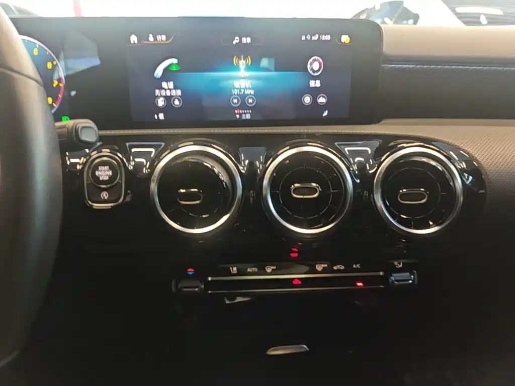 Mercedes-Benz A-Class 2021 — фото 13
