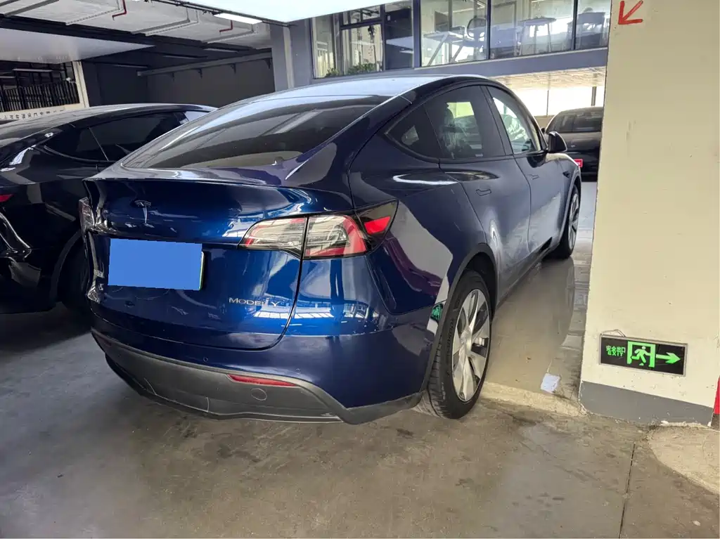 Tesla Model Y 2021 — фото 13