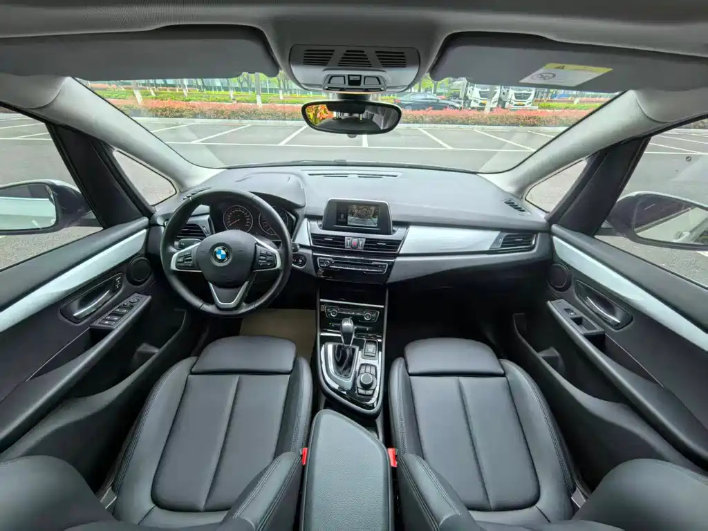 BMW 2 Series Active Tourer 2018 — фото 13