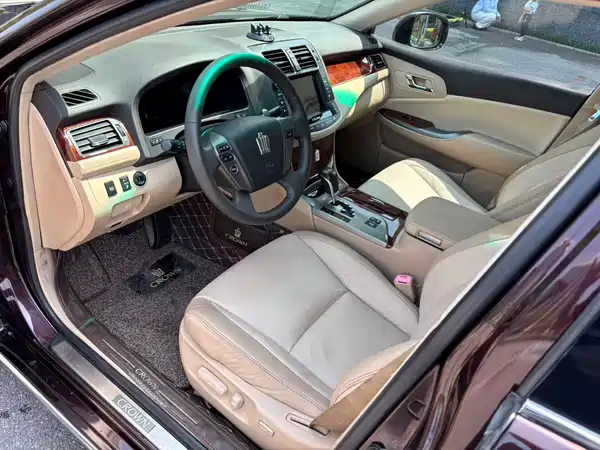 Toyota Crown 2012