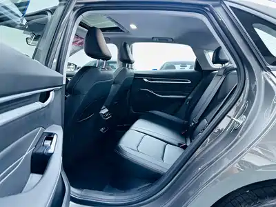 Geely Emgrand 2025