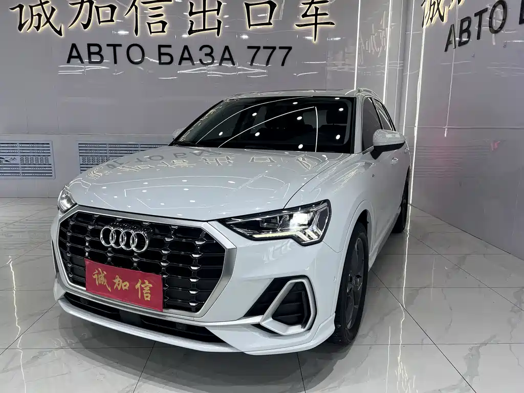Audi Q3 2022 — фото 1