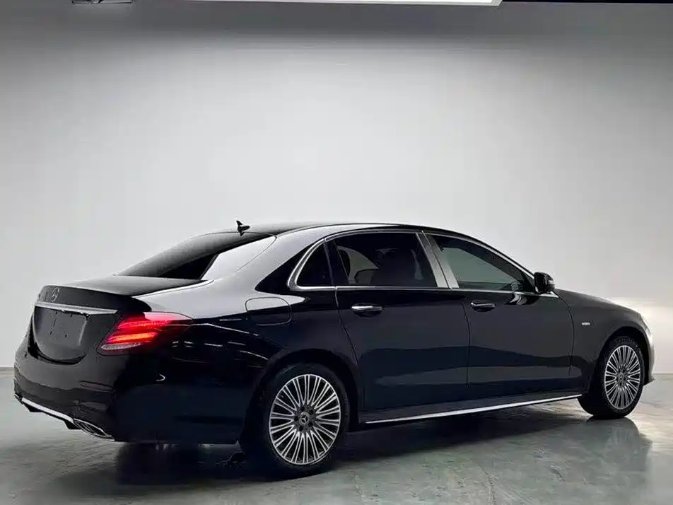 Mercedes-Benz E-Class 2019 — фото 18
