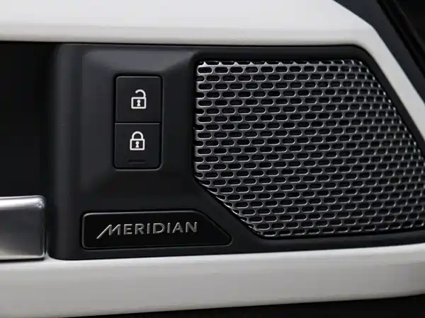 Land Rover Defender 2022