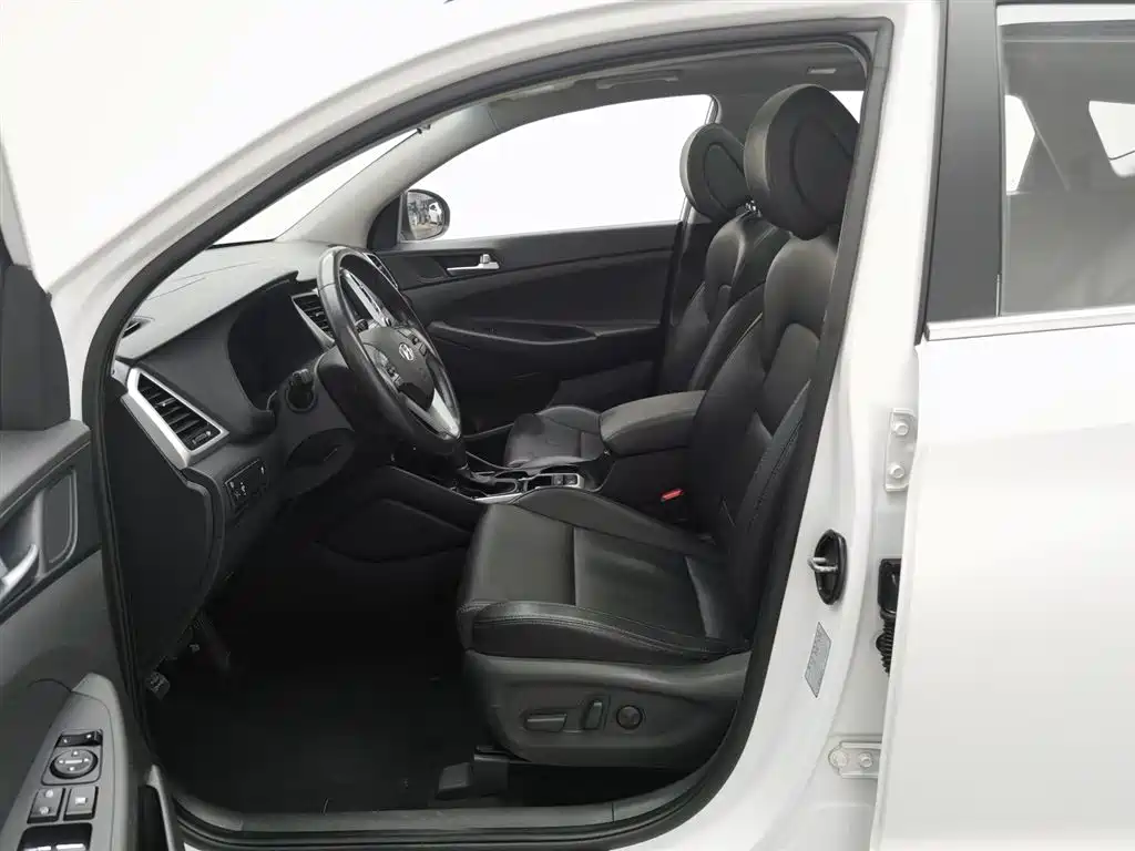 Hyundai Tucson 2018 — фото 10