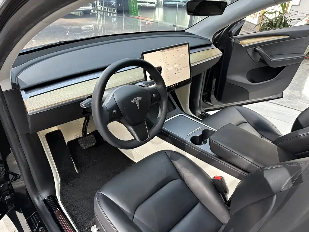 Tesla Model Y 2022 — фото 12