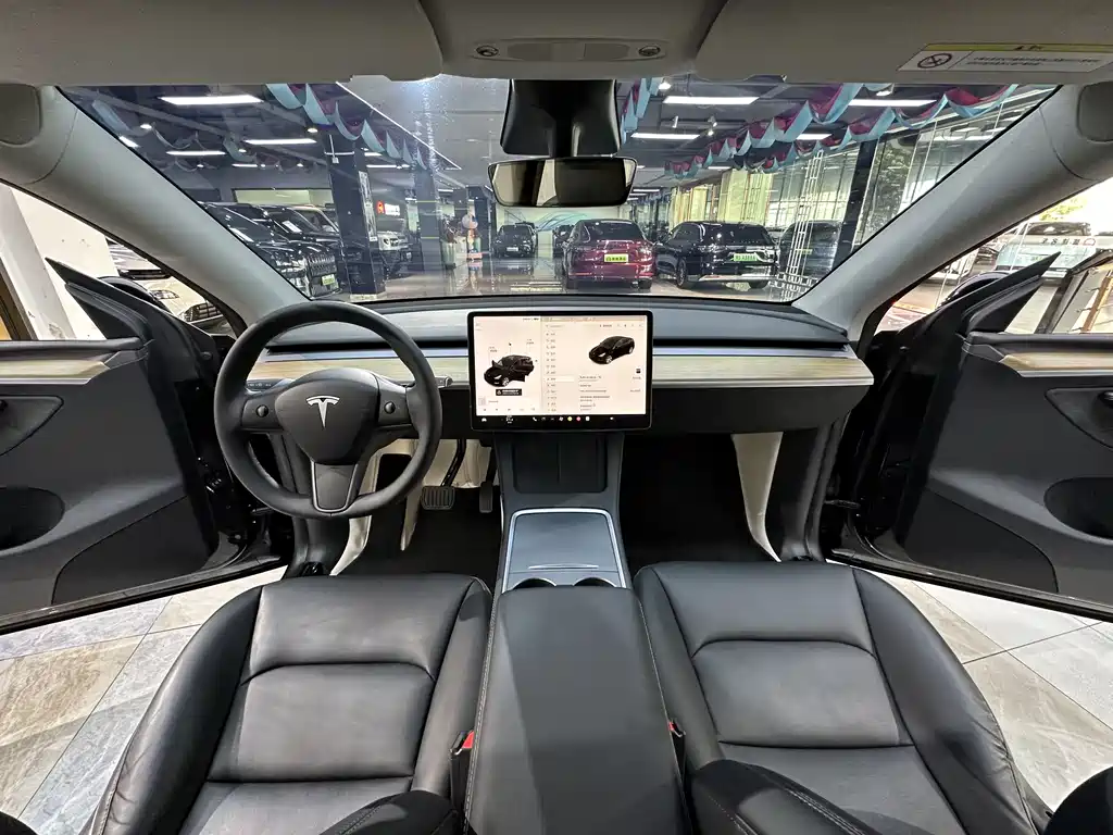 Tesla Model Y 2022 — фото 13