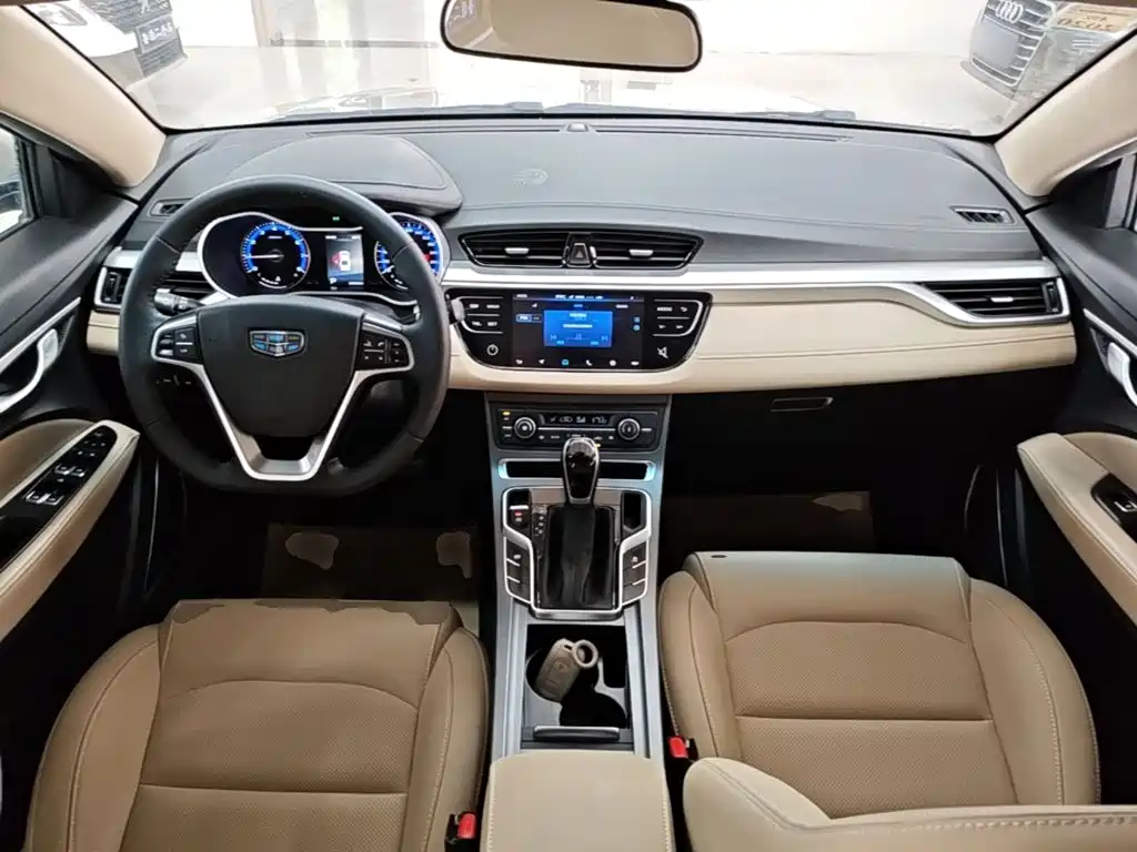 Geely Emgrand 2018 — фото 10