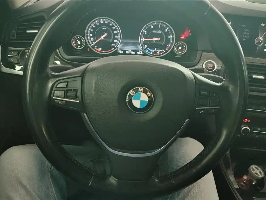 BMW 5 Series 2016 — фото 15