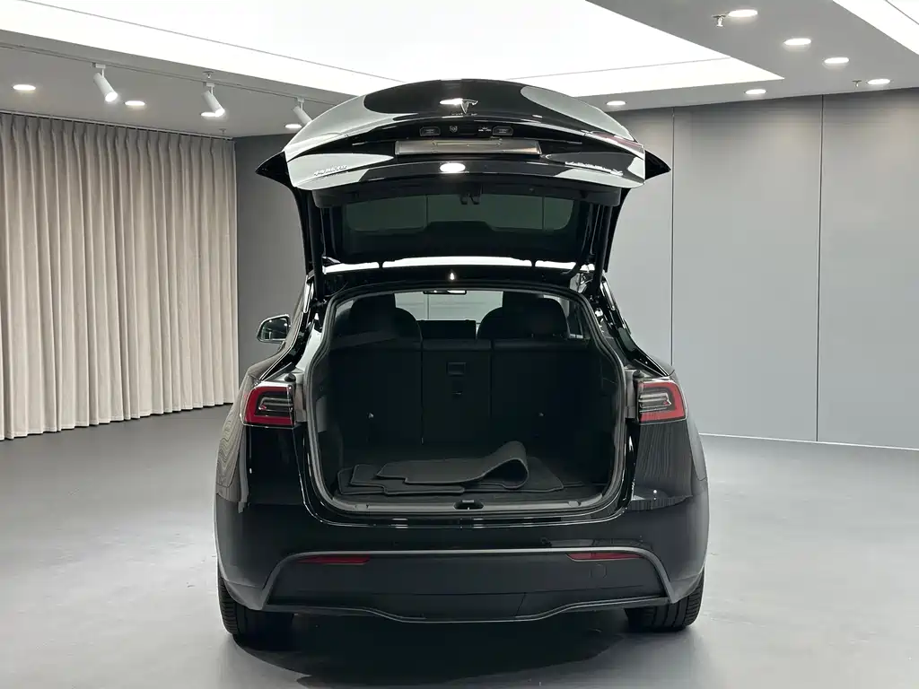 Tesla Model Y 2023 — фото 36
