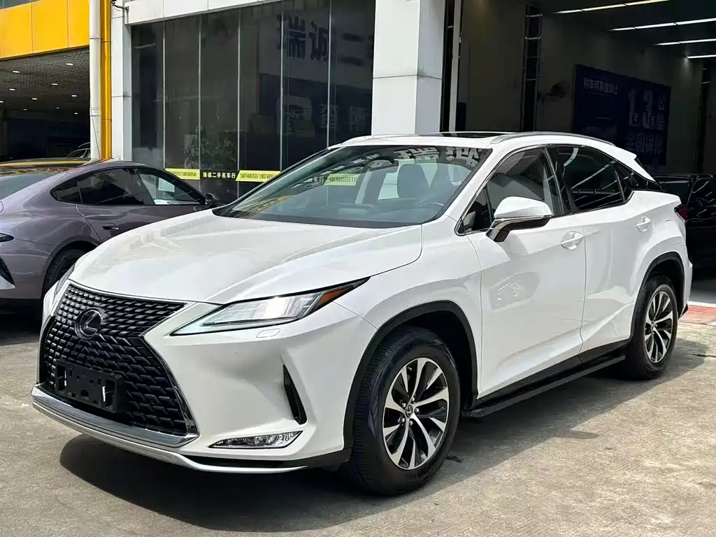Lexus RX 2020 — фото 1
