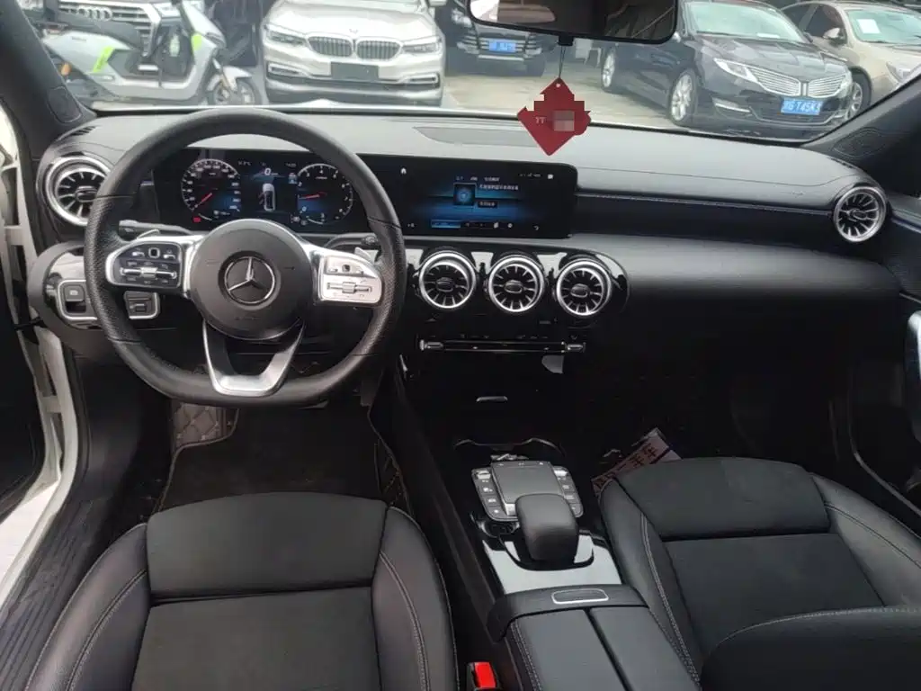 Mercedes-Benz A-Class 2023 — фото 10