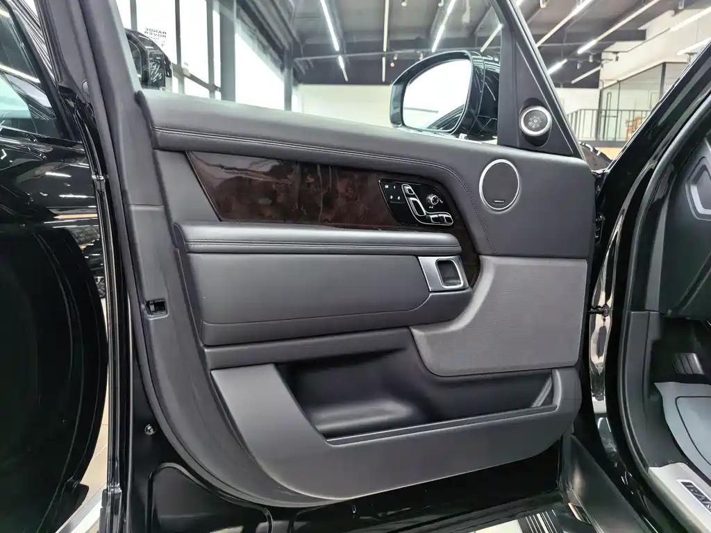 Land Rover Range Rover 2020 — фото 14