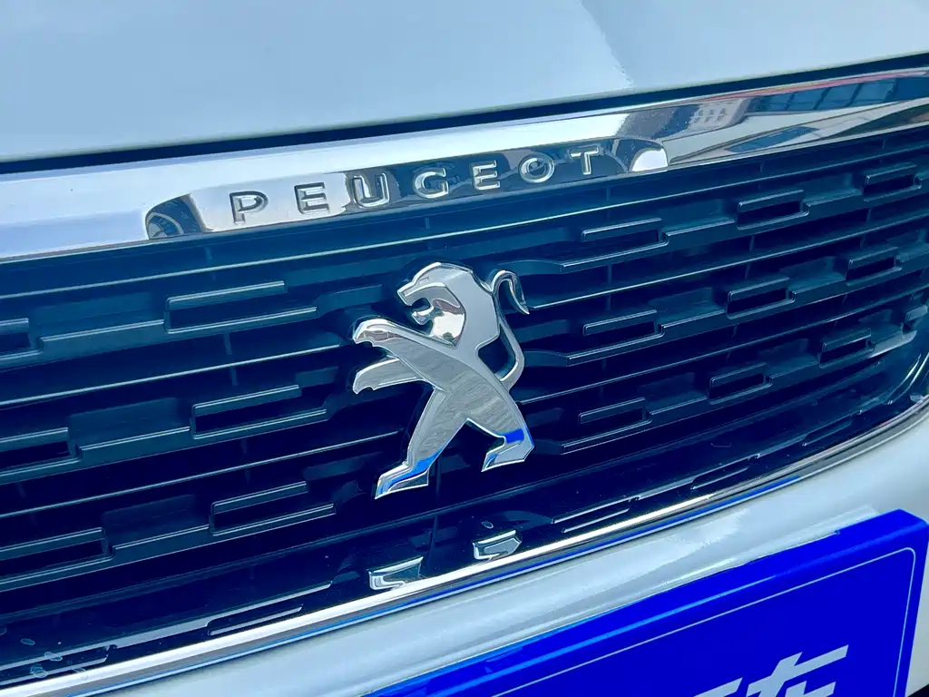 Peugeot 308 2017 — фото 10