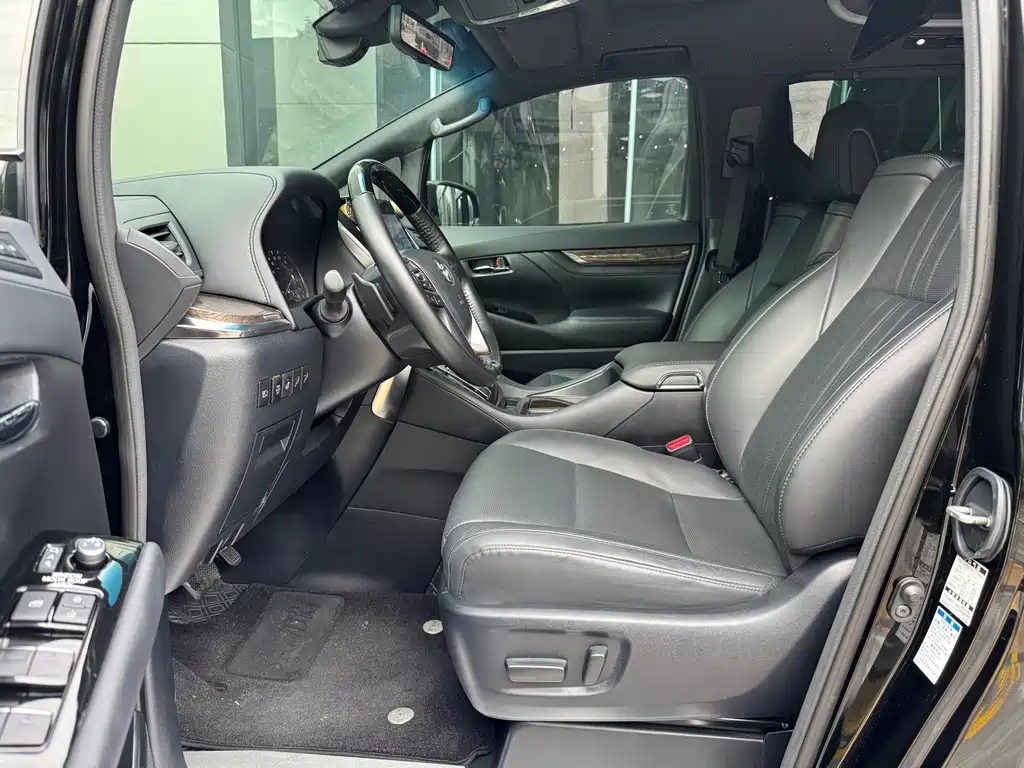 Toyota Alphard 2022 — фото 10