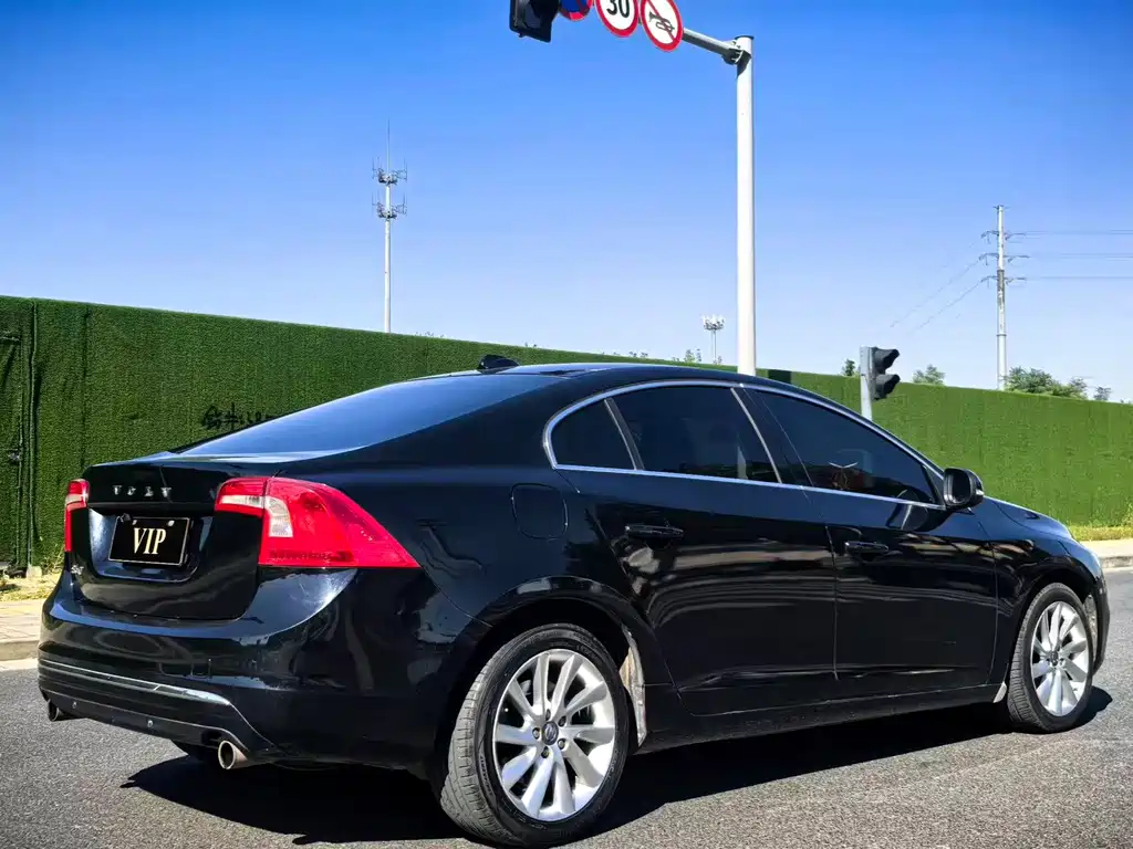 Volvo S60 2015 — фото 4