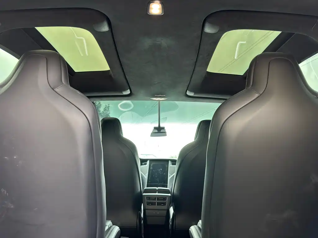 Tesla Model X 2018 — фото 19