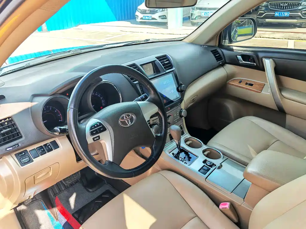 Toyota Highlander 2014 — фото 31