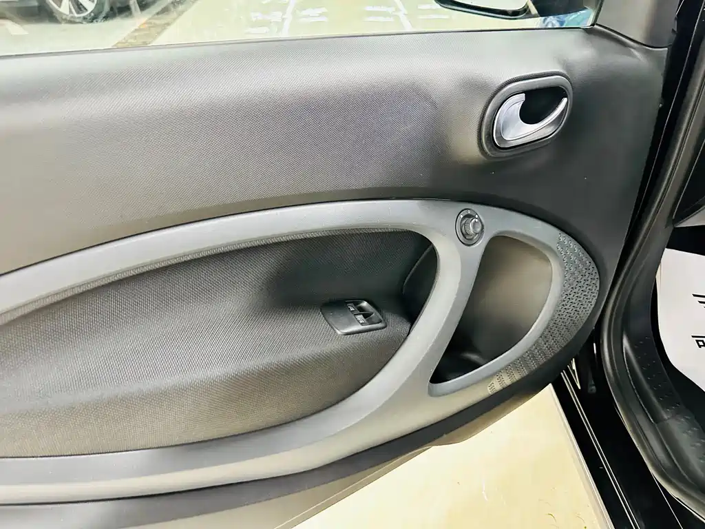 smart Fortwo 2018 — фото 22
