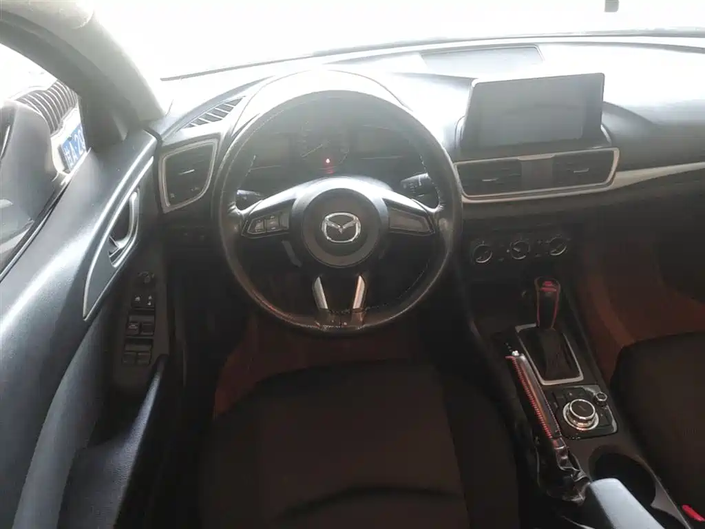 Mazda 3 Axela 2017 — фото 17