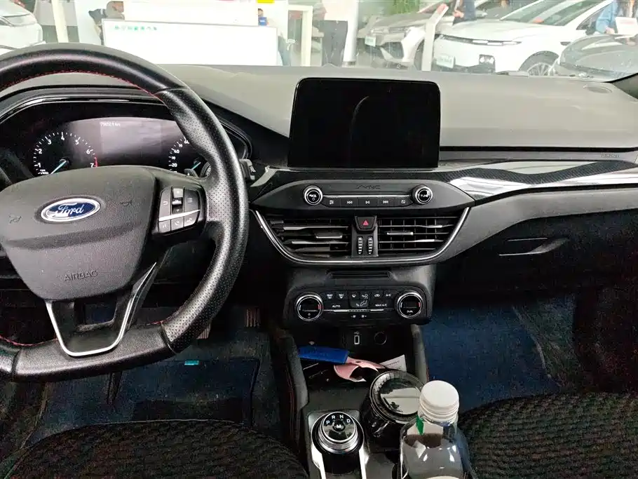 Ford Focus 2019 — фото 13